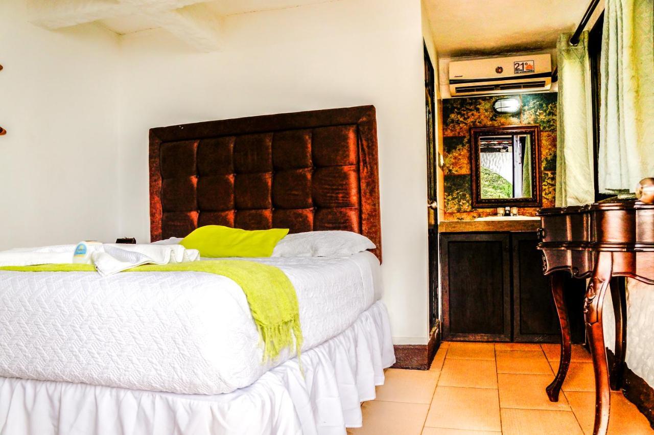 Hotel Mi Paraiso Rio Dulce Castillo de San Felipe المظهر الخارجي الصورة